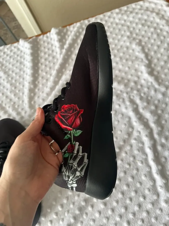 Baskets avec rose neuves (taille 40) - photo numéro 5