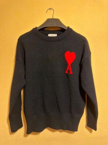  Pull AMI – Cœur rouge iconique