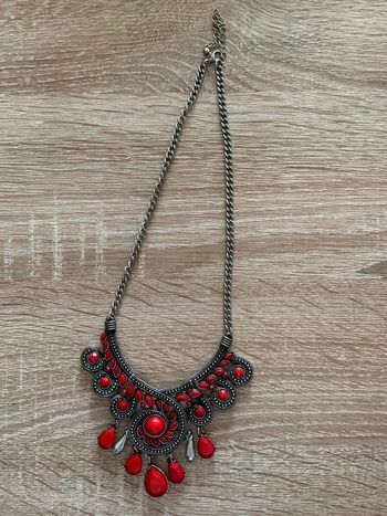 Collier style bohème rouge