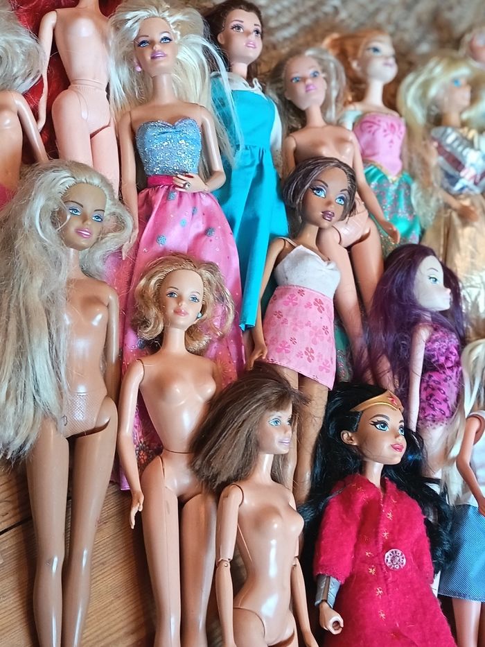 Lot de barbie/ poupées - photo numéro 4
