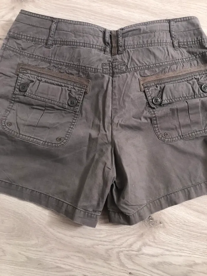 Short kaki - photo numéro 3