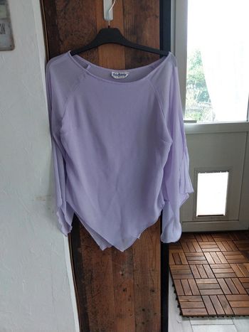 Haut asymétrique en voile un peu transparent