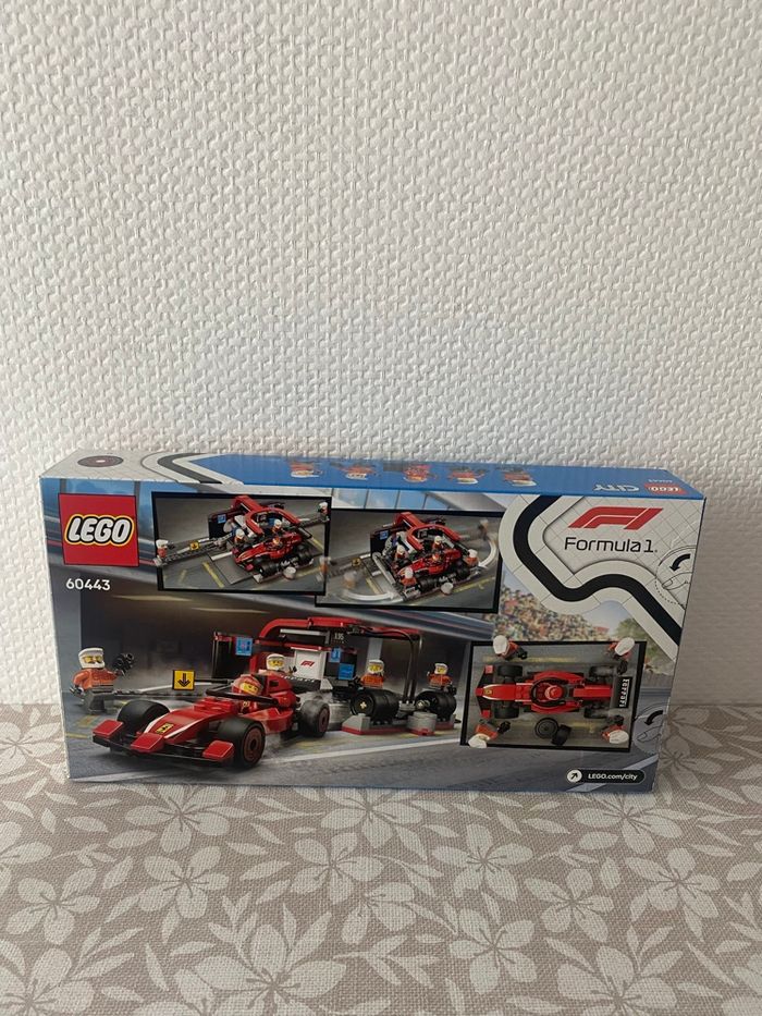 Lego City Arrêt au stand de F1 voiture Ferrari - photo numéro 2