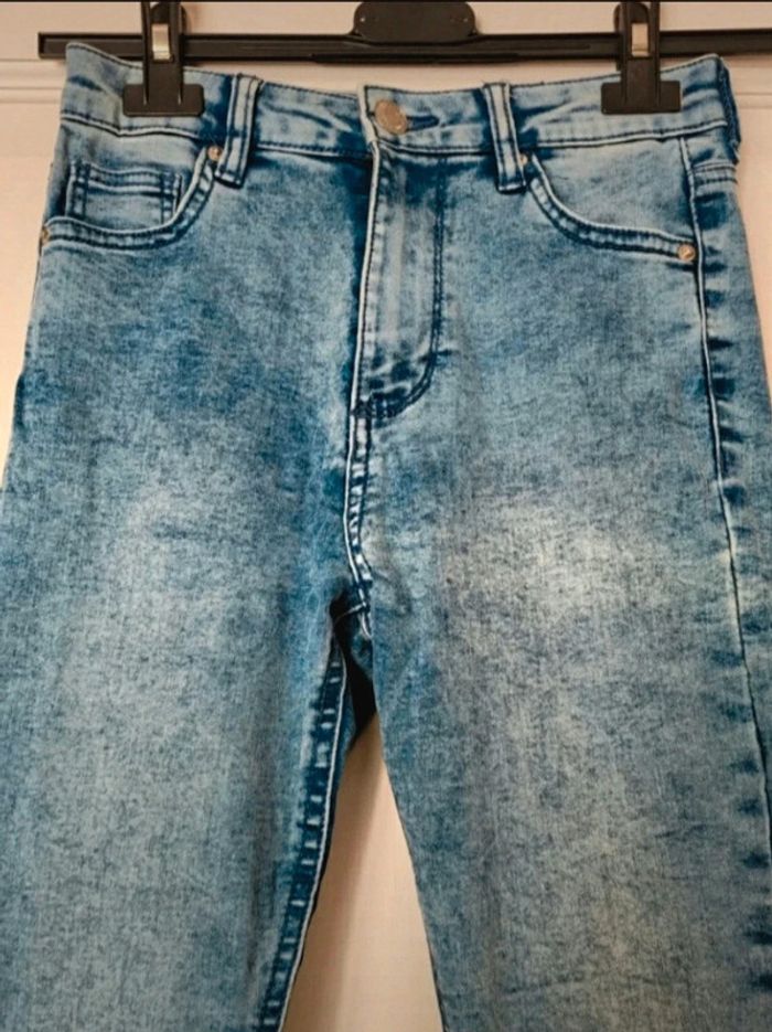 Jean skinny bleu Bershka XS
34 - photo numéro 4