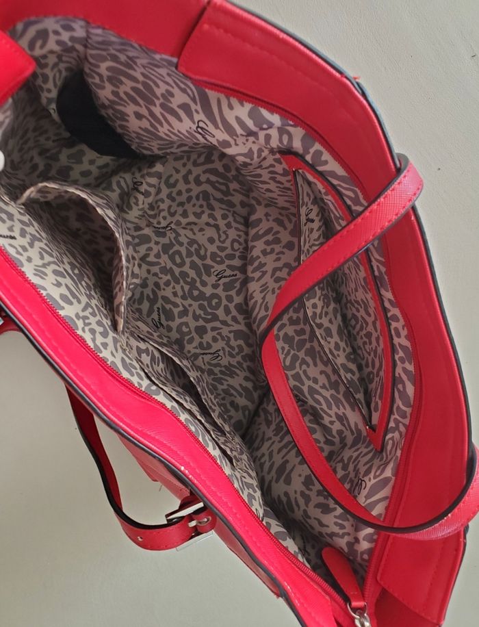 👜 Sac cabas GUESS rouge – intérieur léopard 🐆 - photo numéro 2