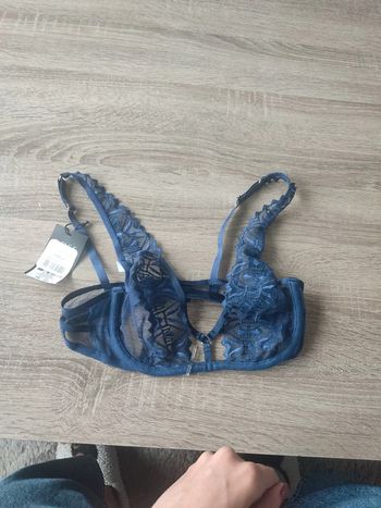 Rose rouge gorge soutien gorge
