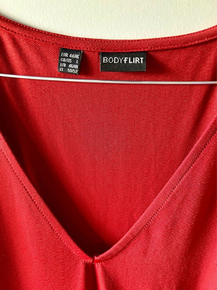 Robe rouge fleurie - photo numéro 4