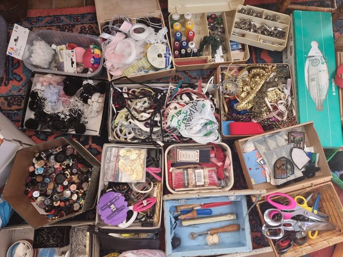 Lot de couture avec machine à coudre Bernina 730 Record (complète) + accessoires et composants de co - photo numéro 4