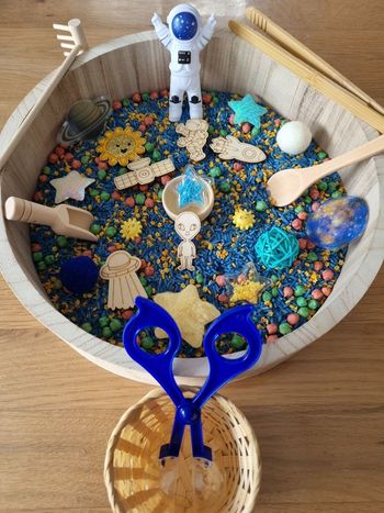 Kit de transvasement sensoriel thème Espace ou Astronaute inspiré Montessori
