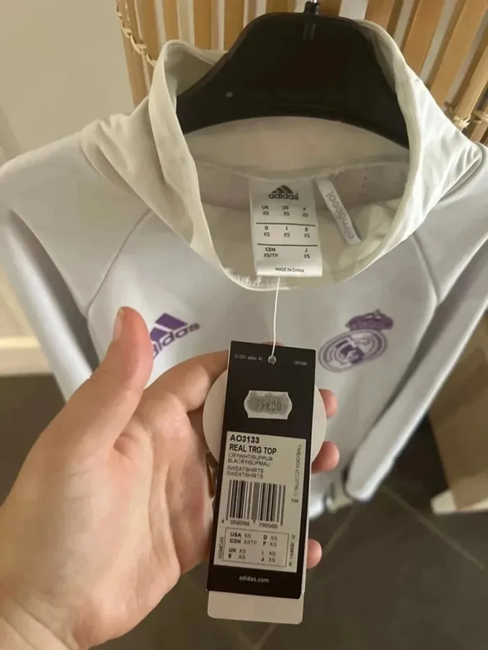 Maillot de foot real Madrid taille XS - photo numéro 4