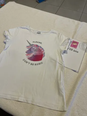 Tee shirt Kiabi licorne 10 ans
