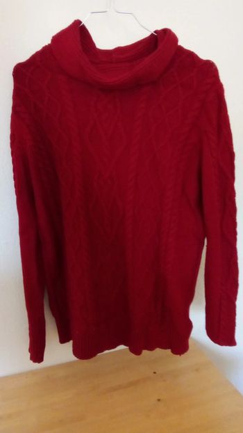 Pull rouge col roulé