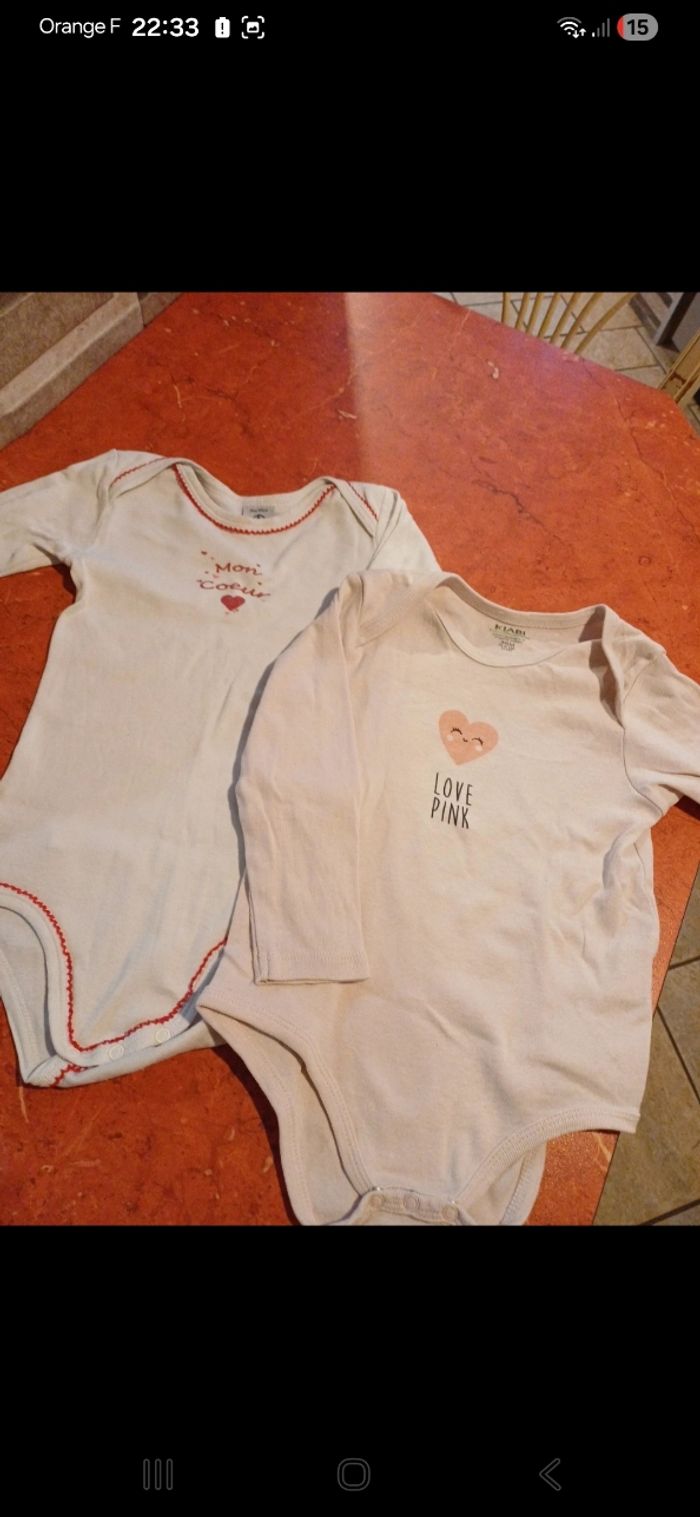 Lot de 2 bodies fille taille 36 mois