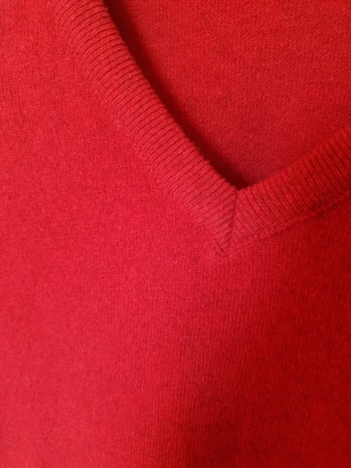 Très beau pull rouge 80% laine taille XL - photo numéro 2