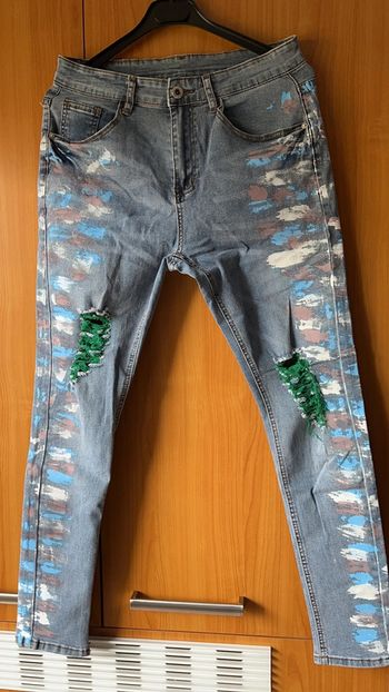 Jean avec taches de peinture taille 30