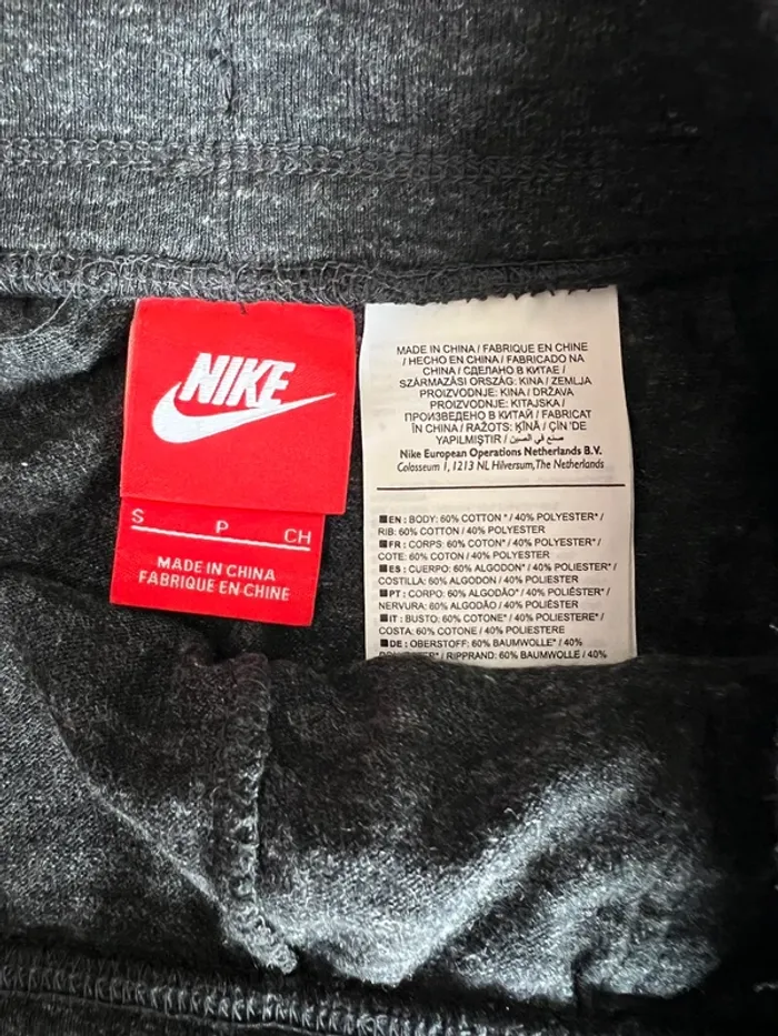 Short Nike taille s - photo numéro 4
