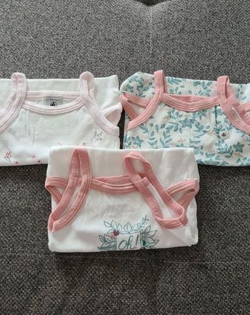 Lot 3 bodies bretelles 9 mois