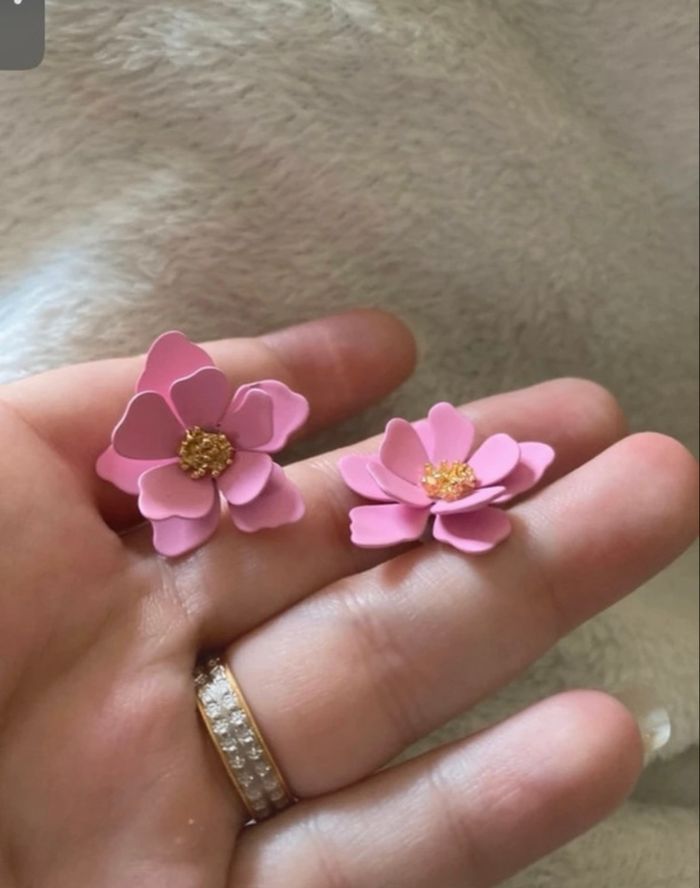 Petites boucles d’oreilles NEUVES 🌸 forme de fleurs couleur rose - photo numéro 4