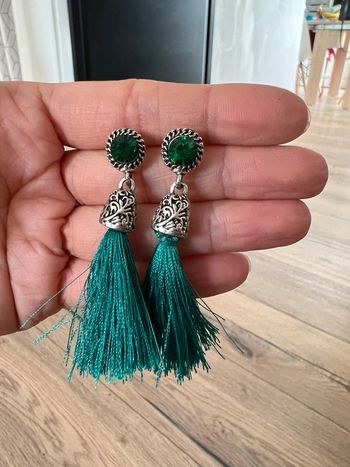 Paire de boucles d’oreilles à fils pendante vert sapin