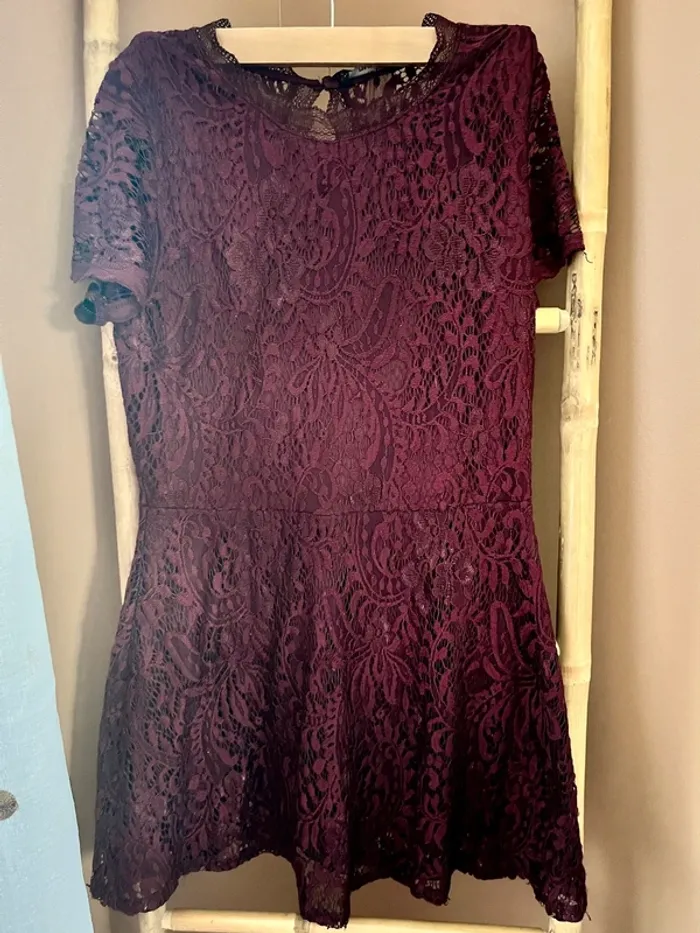 Robe dentelle violette