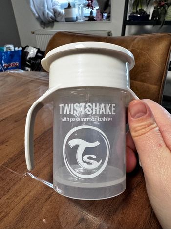 Tasse d’apprentissage twistshake 
