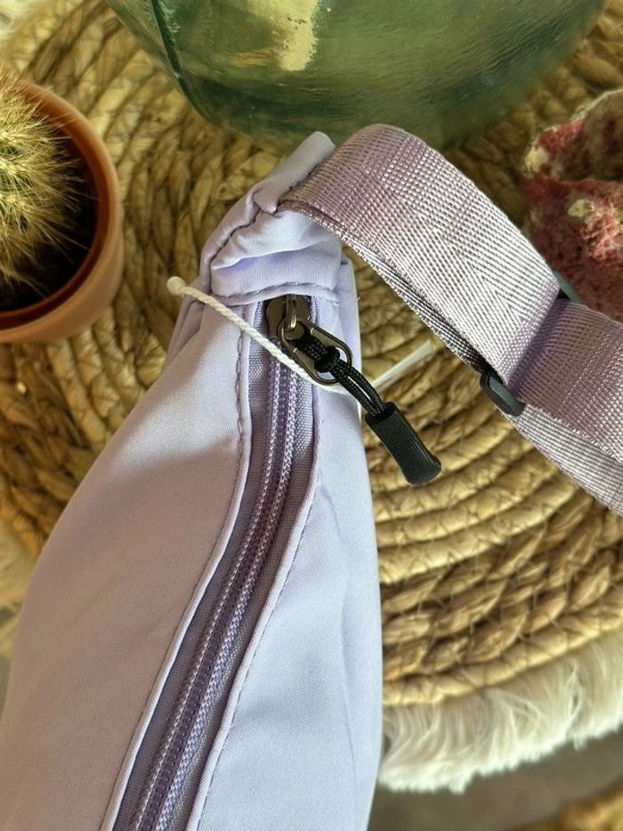 Sac bandoulière en forme de demi-lune lila - photo numéro 7