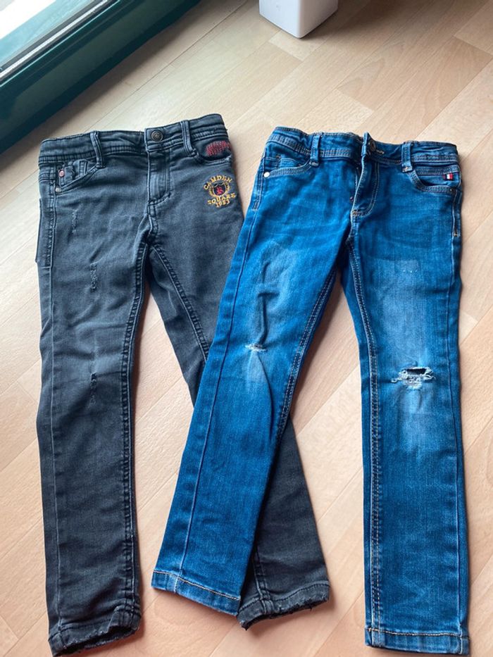 2 jeans tape à l’œil