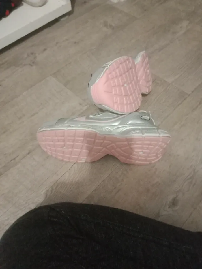 Paire de baskets argenté - photo numéro 7