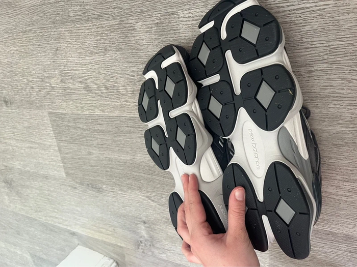 New Balance NB 9060 taille 44 - photo numéro 3