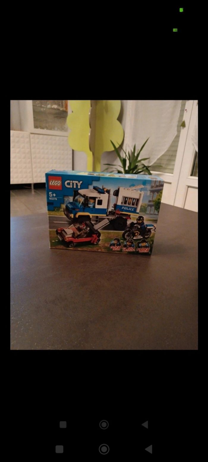 Lego City 60276
complet