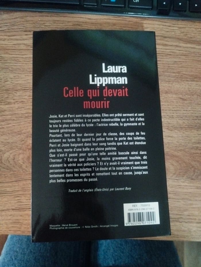 Livre roman Celle qui devait mourir - photo numéro 3