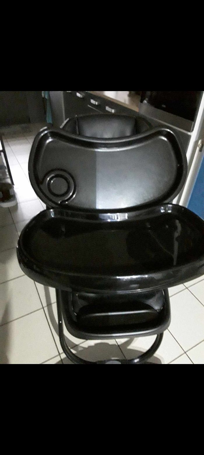 Vends chaise haute simili cuir noir - photo numéro 3