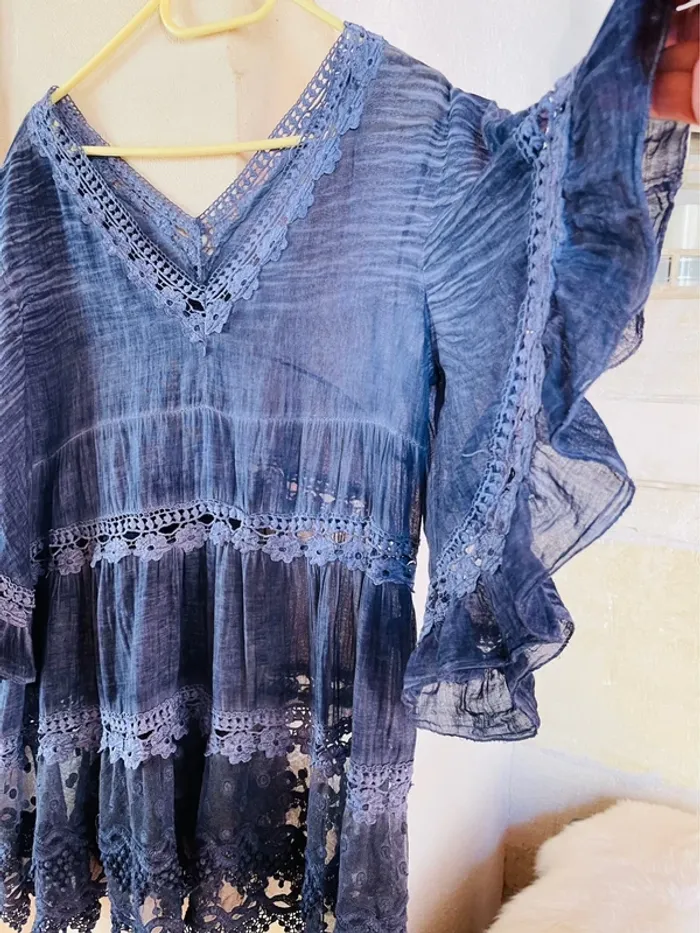 Blouse à volants couleur bleu jean