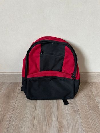 Sac à dos rouge et noir 28x35 cm