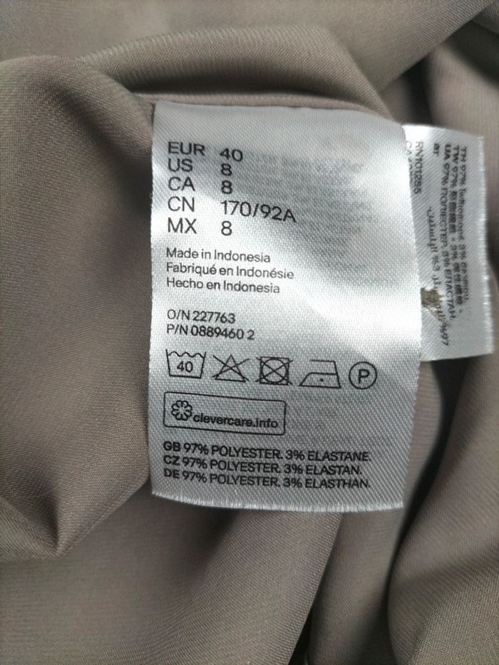 Chemise H&M satinée gris taupe – Taille 40 - photo numéro 4
