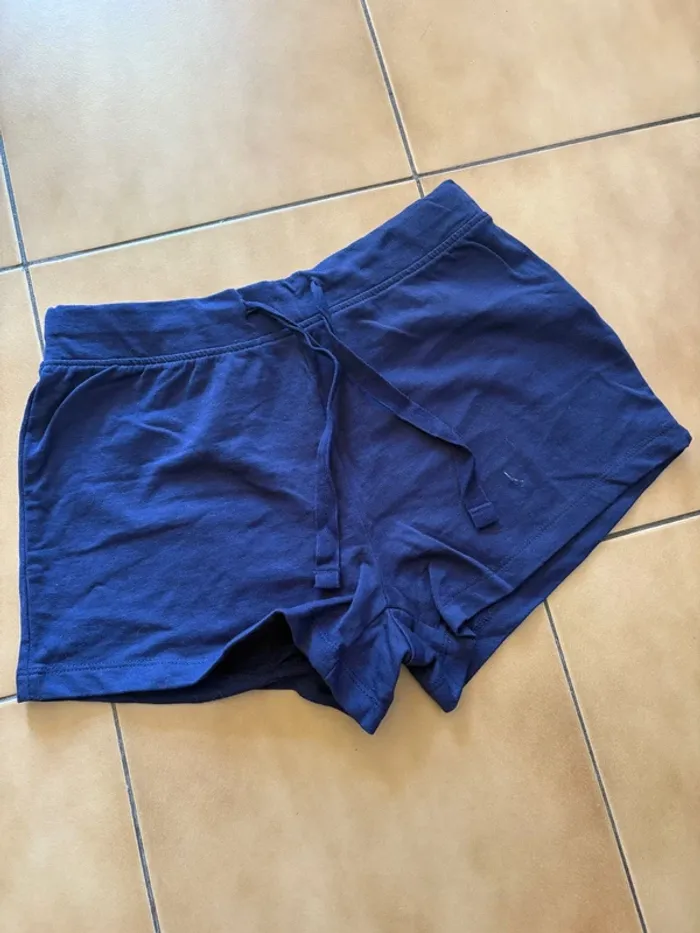 Short femme XS - photo numéro 2
