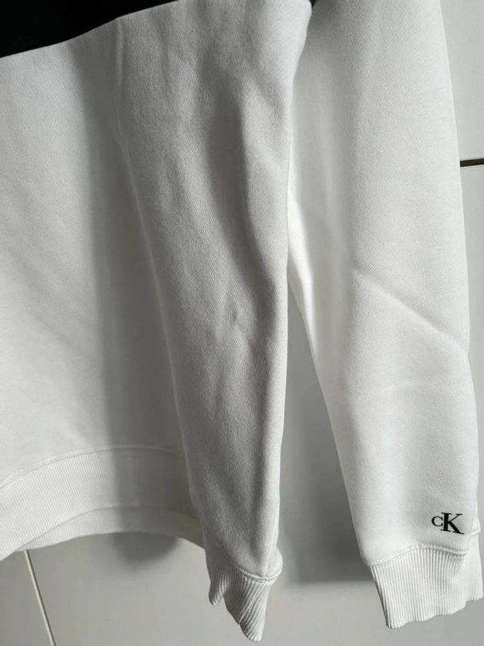 Sweat Calvin Klein 16 ans - photo numéro 2
