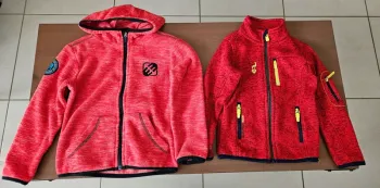 Lot de 2 gilets taille 4 ans
