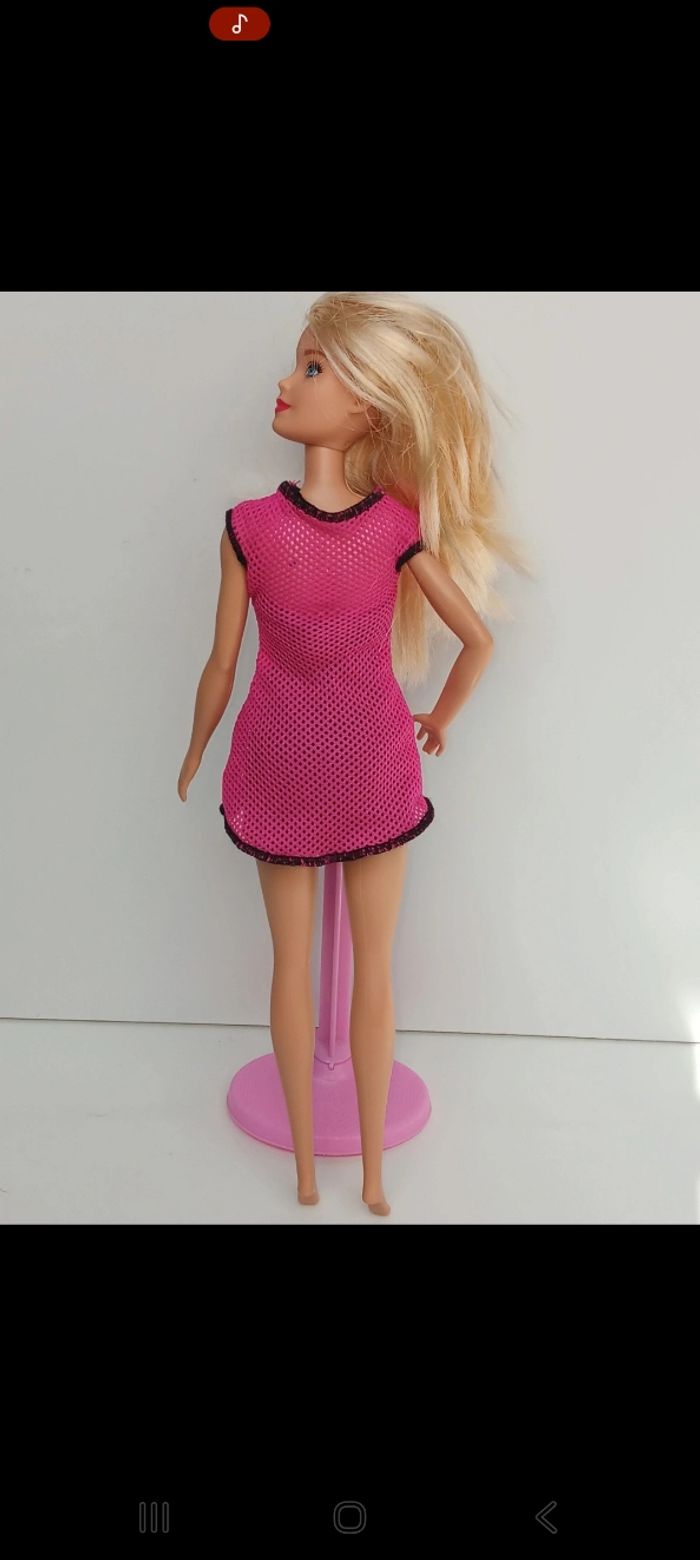 Poupée mattel barbie Barbie You Can Be Anything Rockstar , métiers poupée Rockstar GDJ34
Poupée et ensemble compris - photo numéro 6