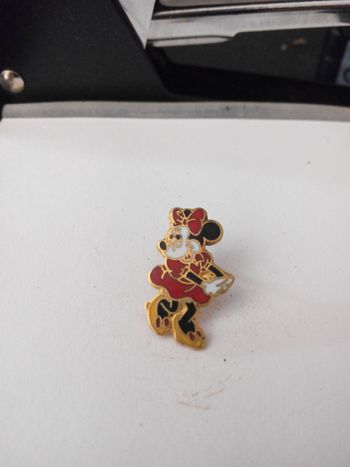 Faby27800 Pin's Minnie