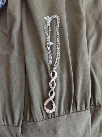 Collier argenté brillant