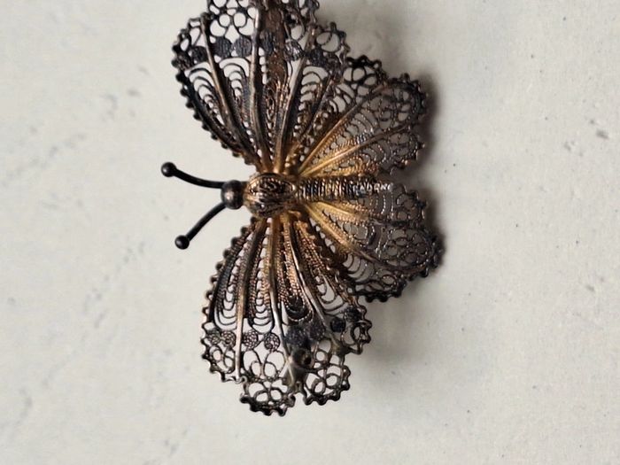 Broche en argent filigrané en forme de papillon - photo numéro 7