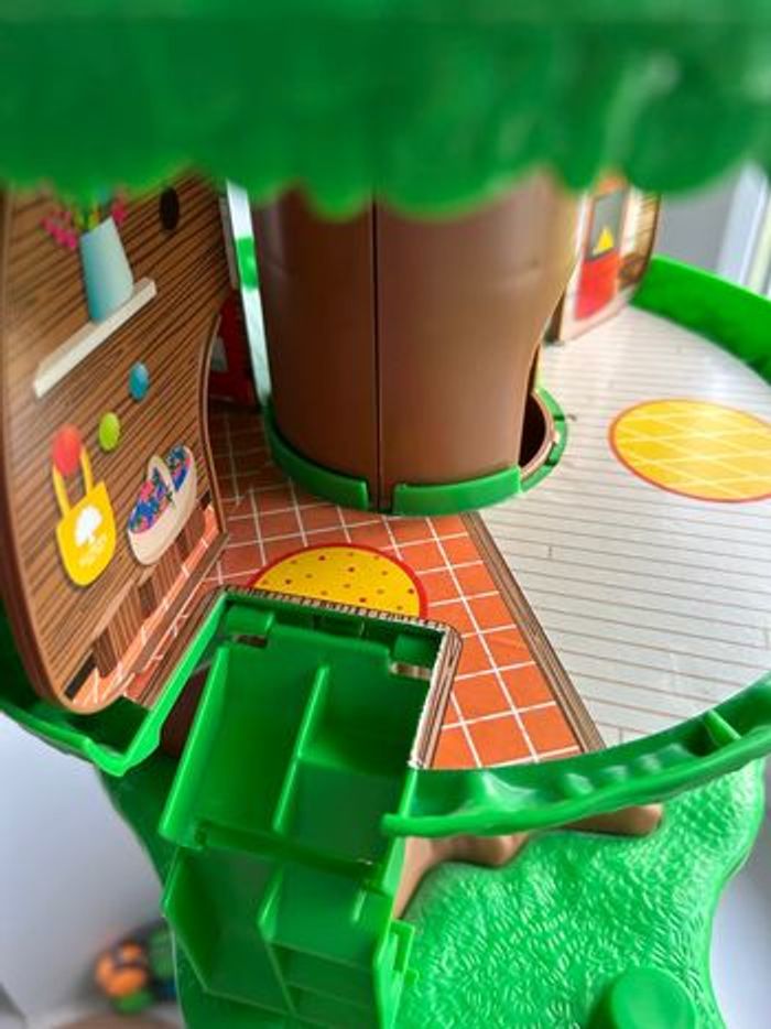 Arbre magique avec 4 personnages - photo numéro 10