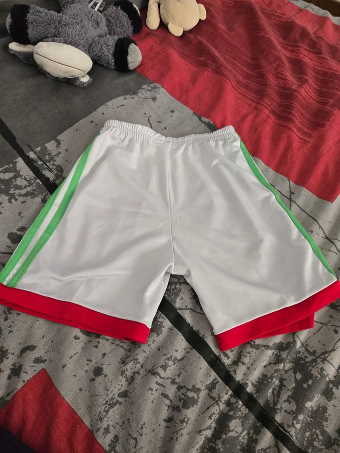 Short de l'Algérie en 8 ans - photo numéro 4