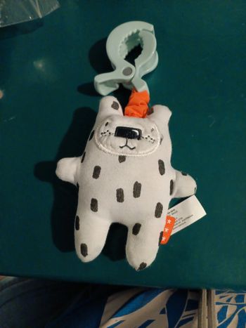 Peluche qui s'accroche et vibre