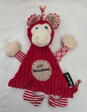 Doudou plat bogos le singe rouge - Deglingos