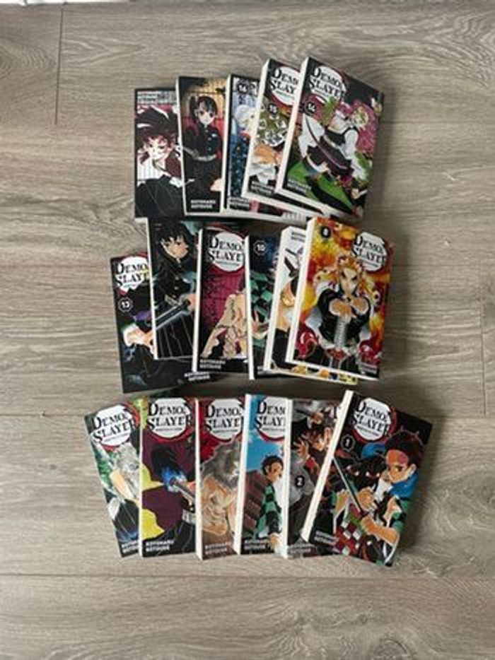 Lot de 17 mangas Demon Slayer - photo numéro 2