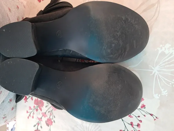 Jolies bottines noires à talons avec nœud côté, comme neuves - T39 - Ligne à suivre - photo numéro 5
