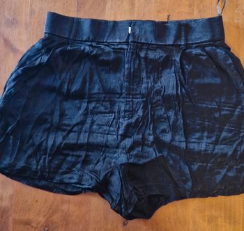 Short Zara noir brillant taille M fluide doublé