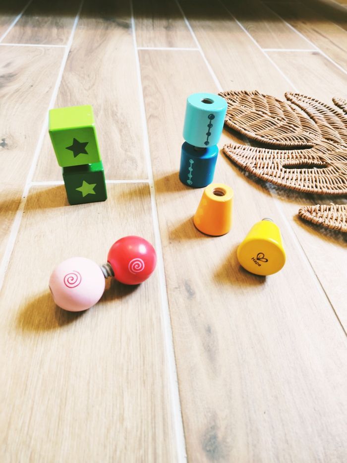 🔩Lot de formes à visser dévisser en bois marque Hape - photo numéro 1